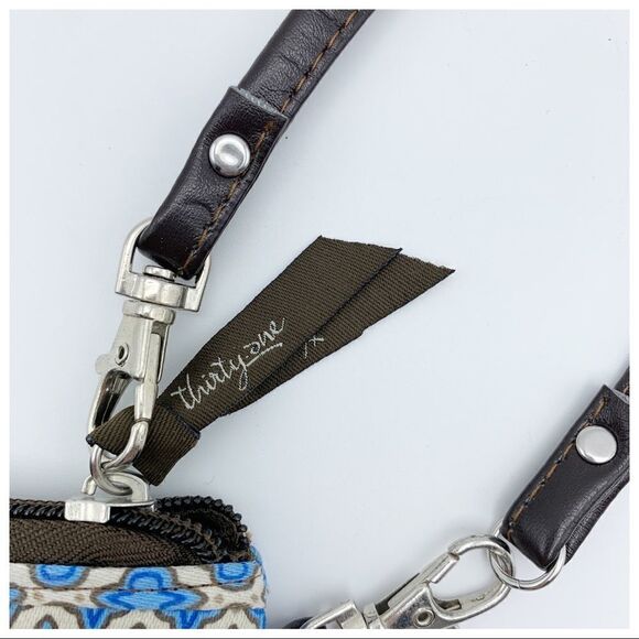 Thirty One Cotton Blue Medallion Wristlet Wallet - Picture 4 of 8